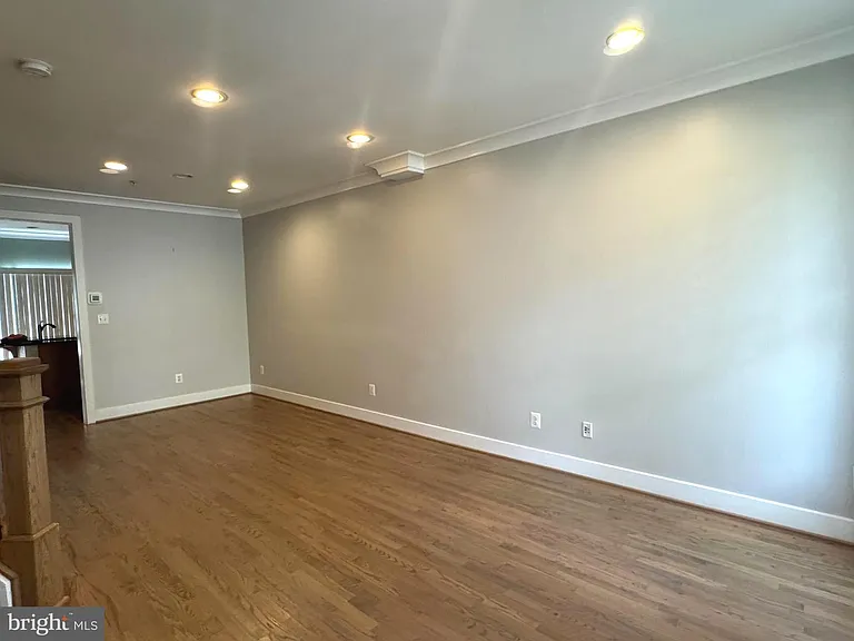 1322 N Danville St — Photo 2