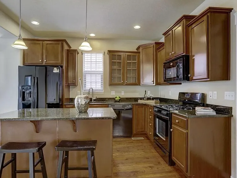3177 Geneva Ct — Photo 7