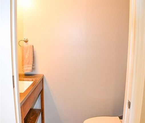5th image of 417 Crestwood Dr