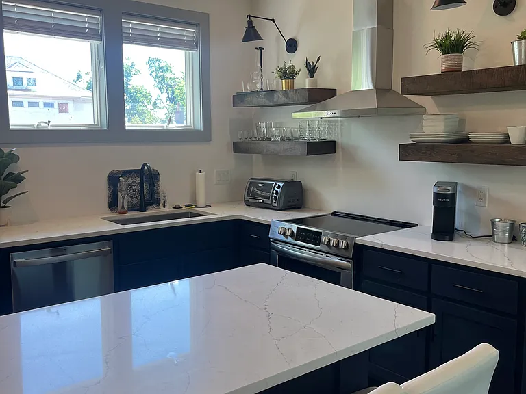 2106B Grantland Ave — Photo 13