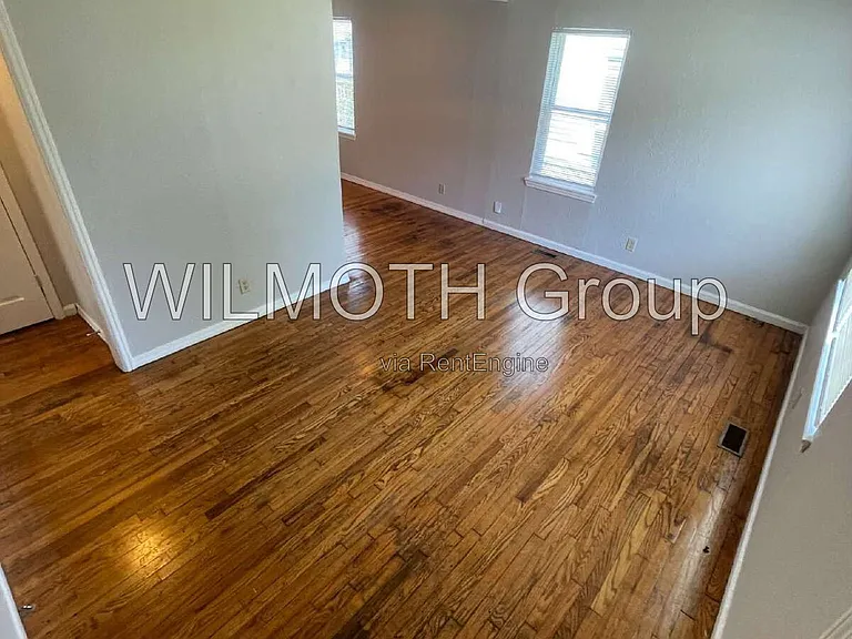 5819 Greenfield Ave — Photo 2