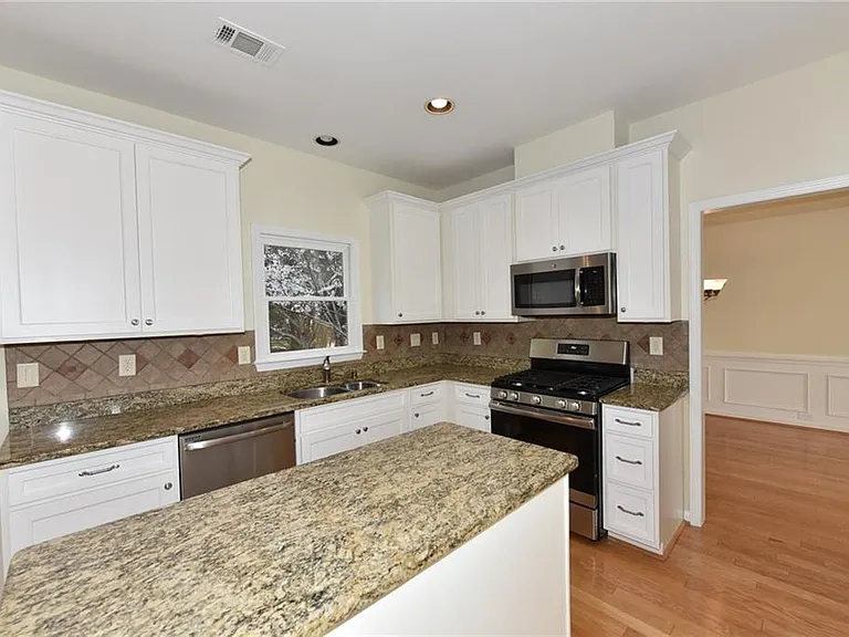 2515 Spring Grove Ct — Photo 10