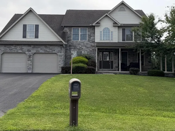 1322 Hunters Chase, Chambersburg, PA 17202