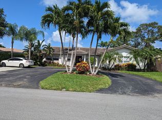 7810 Edgewater Dr, Lake Clarke Shores, FL 33406