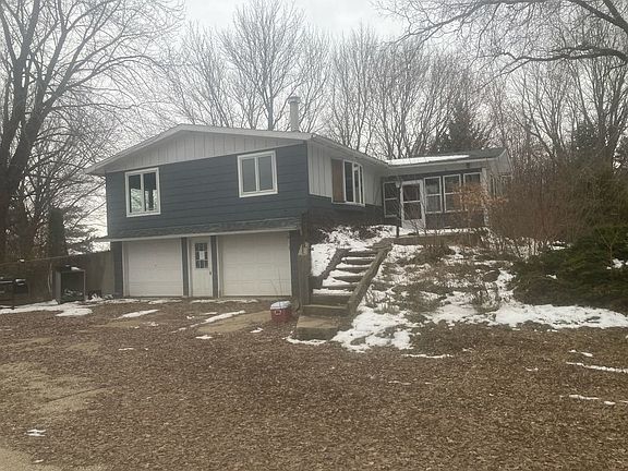 2nd image of 18450 State Line Rd