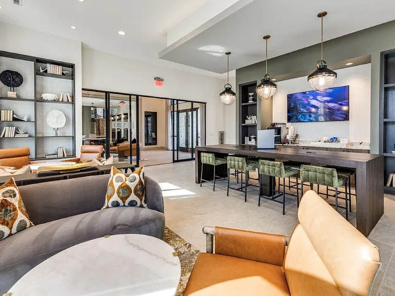 Aura High Pointe — Photo 22