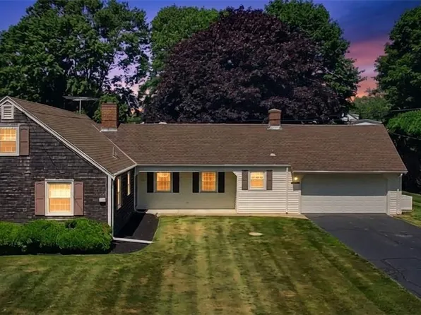 5 South Dr, Middletown, RI 02842