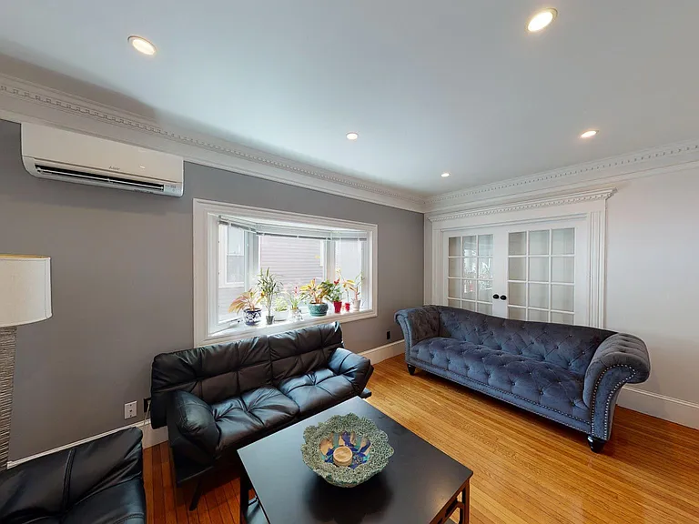 10 Ashton Pl — Photo 3