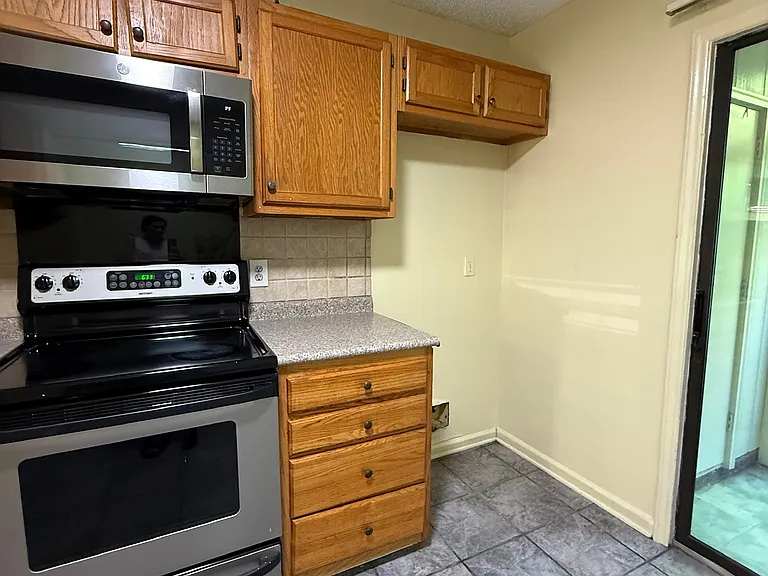 204 Davidson St — Photo 5