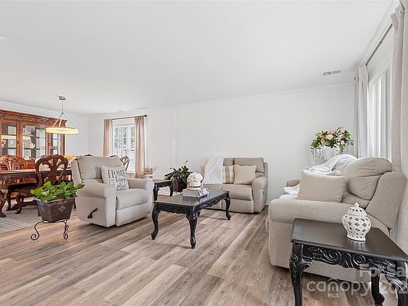 4th image of 2154 Edenderry Dr
