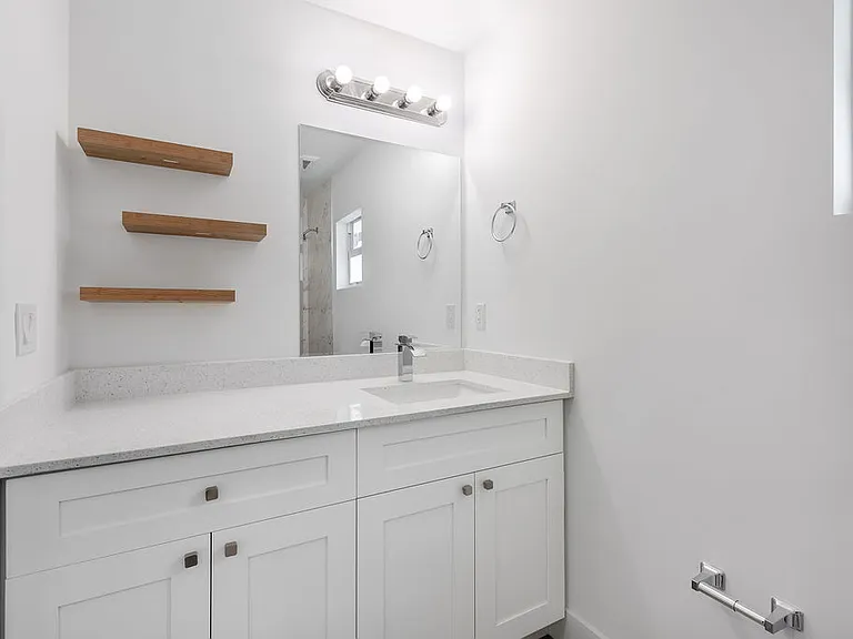 3018 SE Iris St #2 — Photo 8