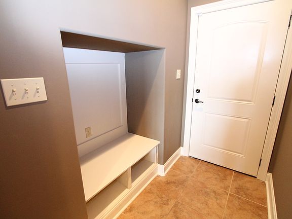 4th image of 102 Glenbrook