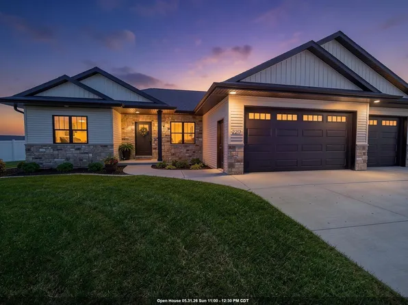 2217 Fox Point Ct, De Pere, WI 54115