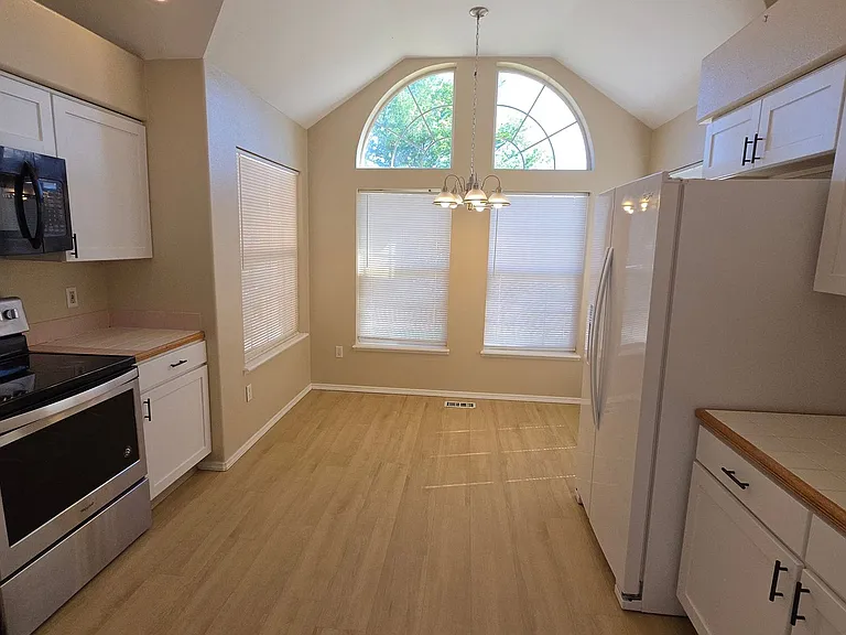 1329 Nutwood Dr — Photo 7