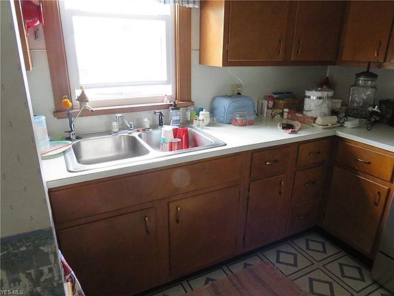 3rd image of 220 W College St