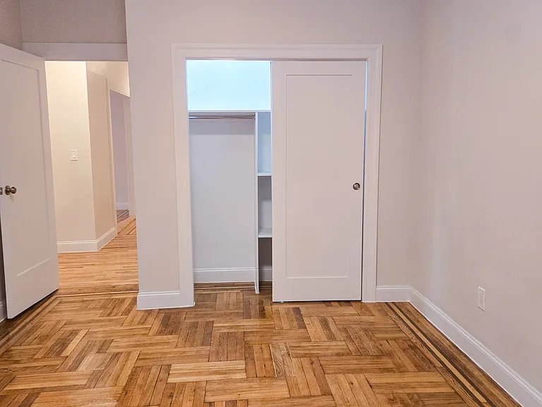 1404 Noble Ave #1G — Photo 7