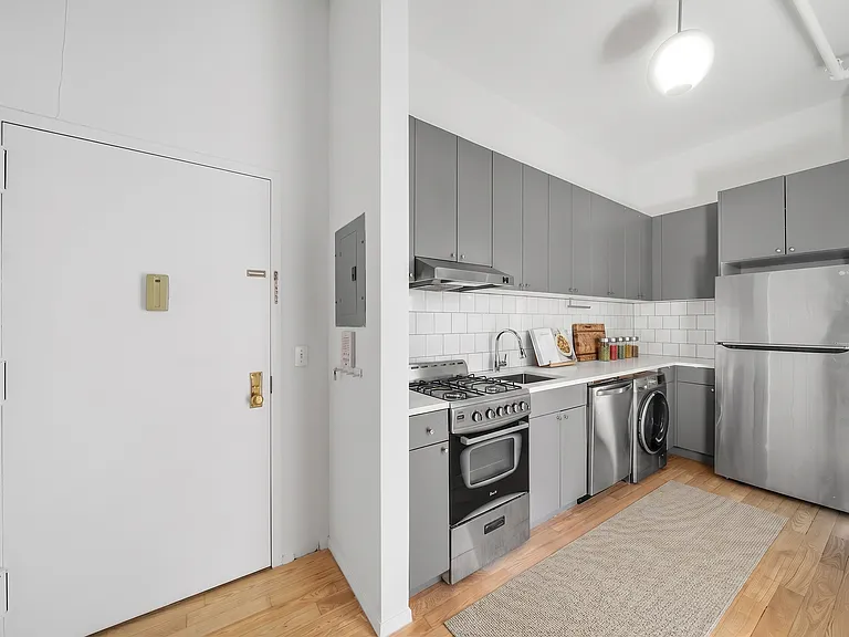 584 Myrtle Ave #2C — Photo 2