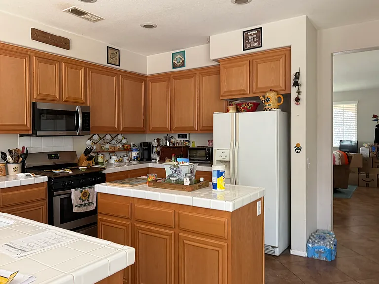 88 Ivory Ave — Photo 9