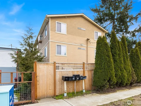10556 Midvale Avenue N #202, Seattle, WA 98133