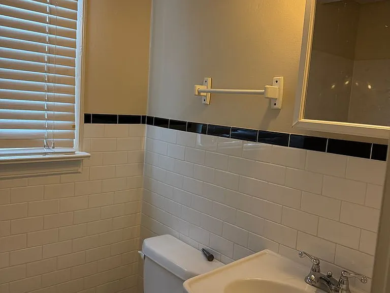 812 E Main St — Photo 13