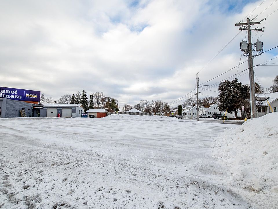 1st image of 1662 Main St