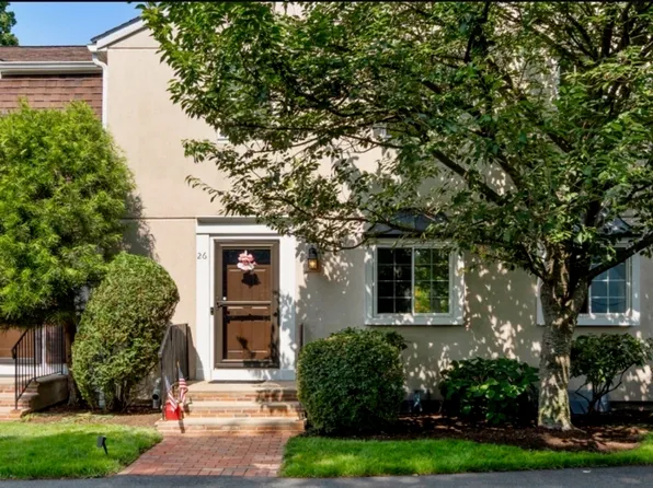 26 Denmark Ln #26, Needham, MA 02492