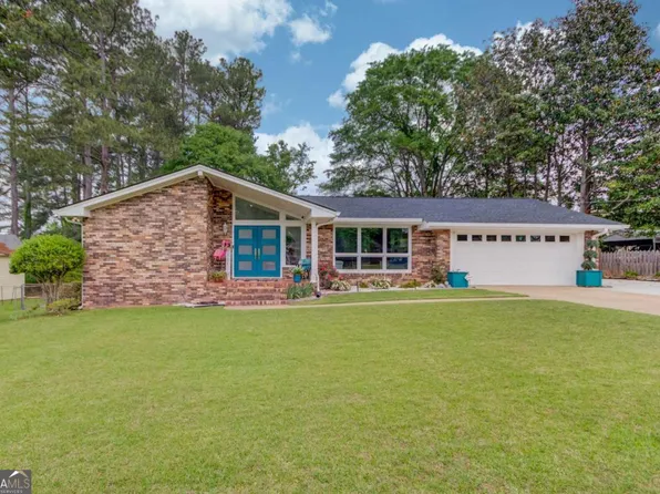 155 Ridgeway St, Winder, GA 30680