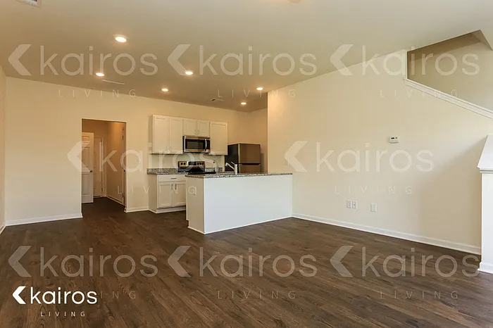 3 bed, 2.5 bath, 1304 sqft, $1,545 — Photo 3