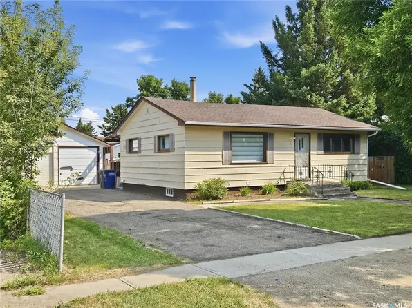 211 3rd AVENUE W, Elrose, SK S0L 0Z0
