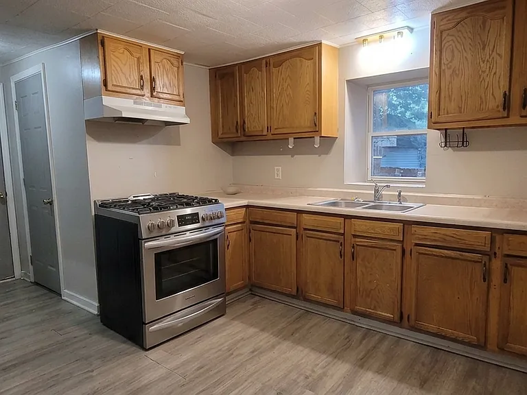 373 N Adams St — Photo 5