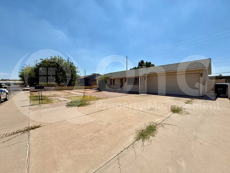 5208 S 40th Pl — Photo 3