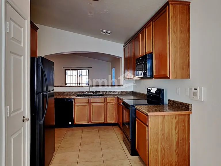 11232 W Pierson St — Photo 3