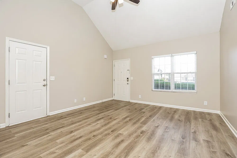 3 bed, 2.0 bath, 1072 sqft, $1,795 — Photo 4