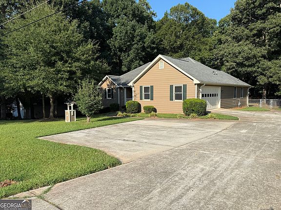 3rd image of 330 Fox Meadow Dr