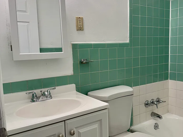 6269 N Hanley Rd — Photo 10