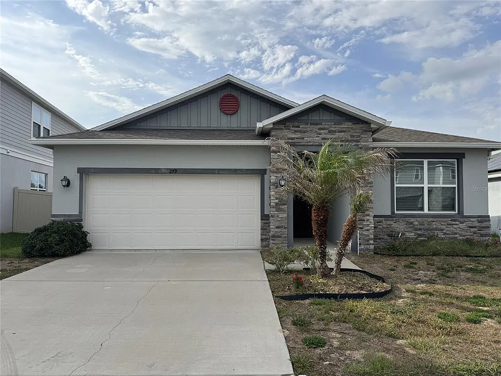 4 bed, 2.0 bath, 1943 sqft, $2,200 — Photo 1