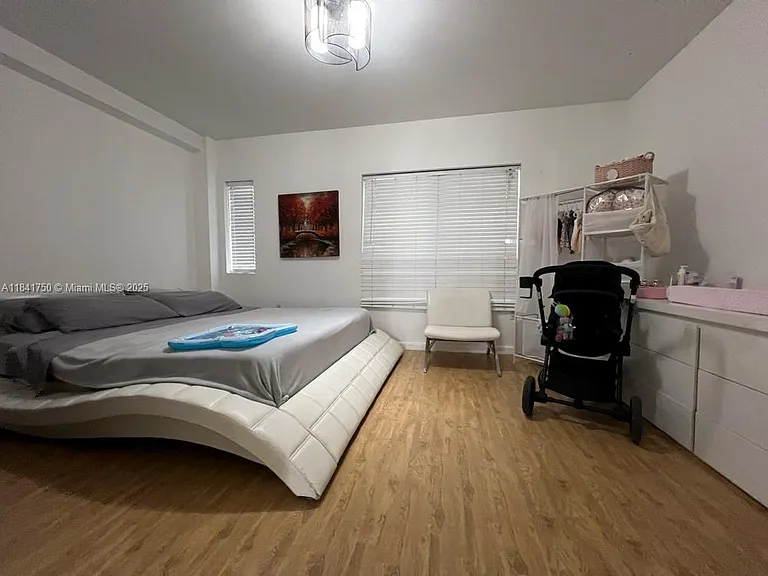 435 21st St #116 — Photo 3