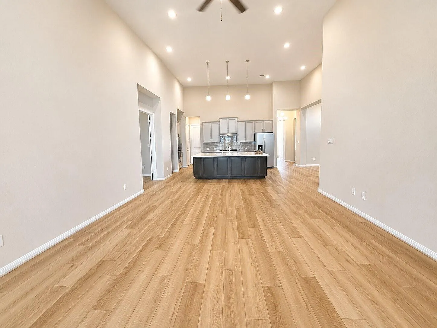 4 bed, 4.0 bath, 3055 sqft, $4,290 — Photo 4