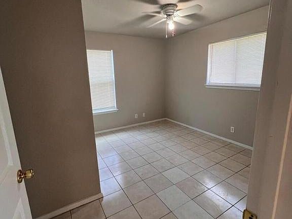 4th image of 221 Baldwin Blvd