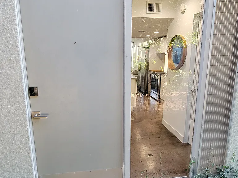 4411 N 40th St #32 — Photo 8