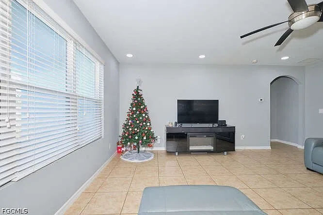 4 bed, 2.0 bath, 2090 sqft, $2,300 — Photo 3