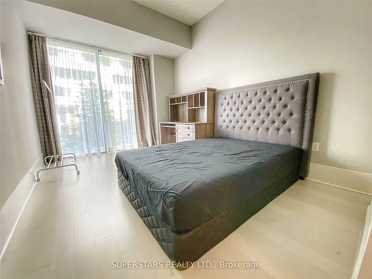 29 Queens Quay E #Townhouse 125 — Photo 3