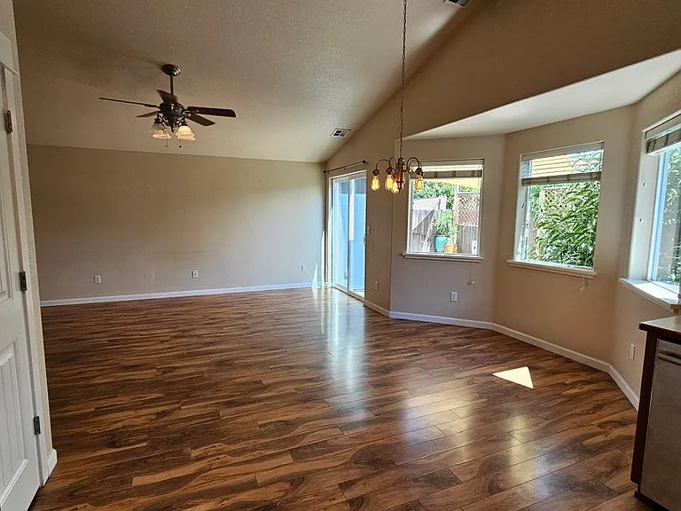 619 Marshall Ave — Photo 5