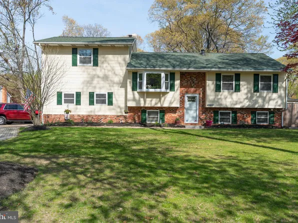 241 11th St, Pasadena, MD 21122