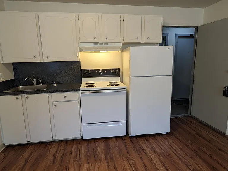 Watergate Apartments — Photo 13
