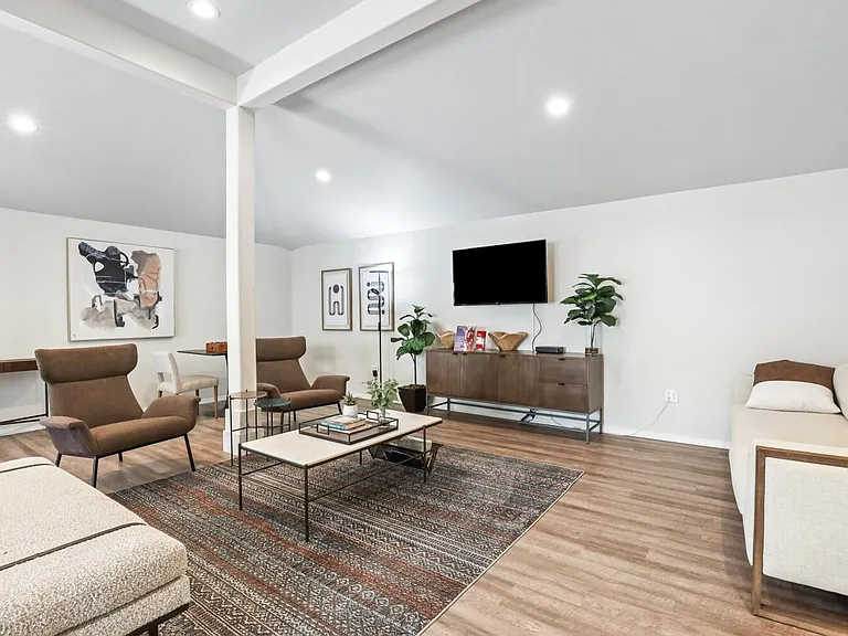 Veri on Cascade Barclay — Photo 18