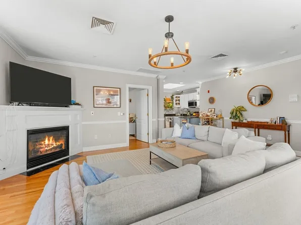 605 E Broadway Unit 301, Boston, MA 02127