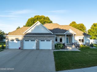 1250 Russet Cir, Grand Forks, ND 58201