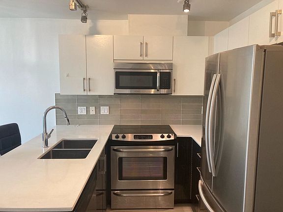 3rd image of 2689 Kingsway #302