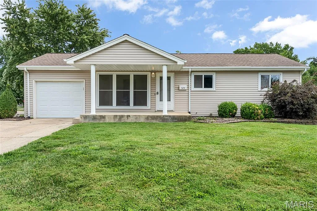 3 bed, 2.0 bath, 1562 sqft, $2,200 — Photo 1